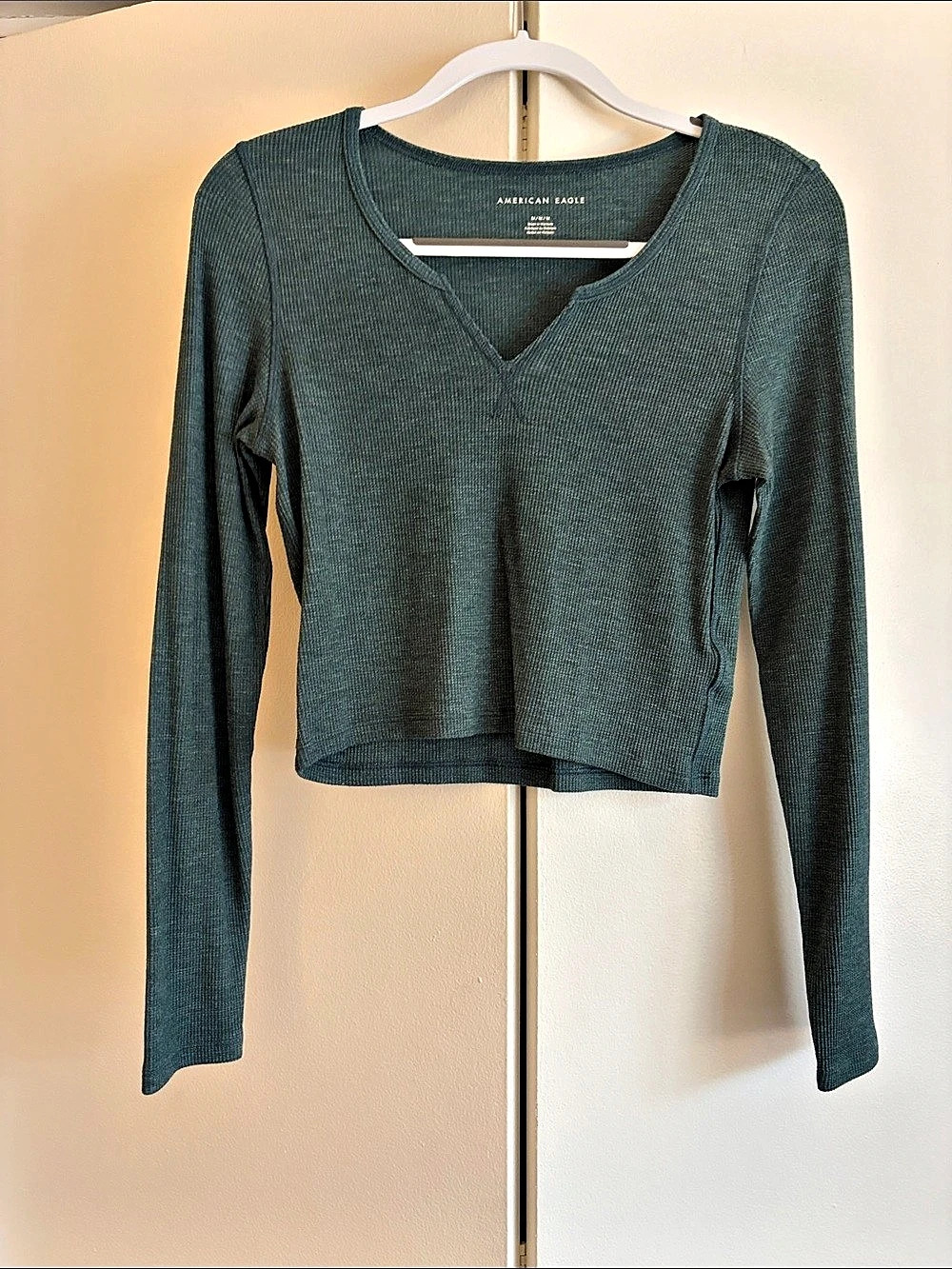 American Eagle Women's Ribbed Cropped Long Sleeve Top Size Medium